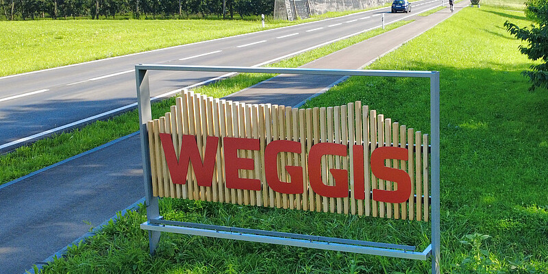 Zeigt die Dorfeingangstafel Weggis